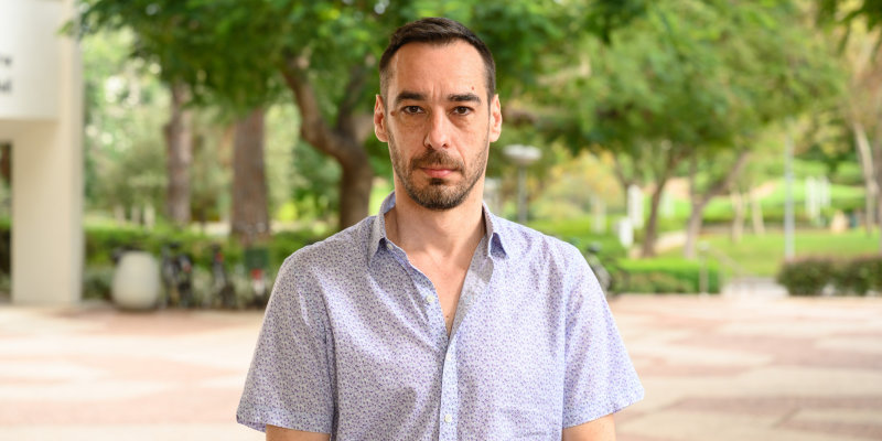 Prof. Narevicius has been with the Weizmann Institute of Science since 2008 as head of the Quantum Molecular Lab.